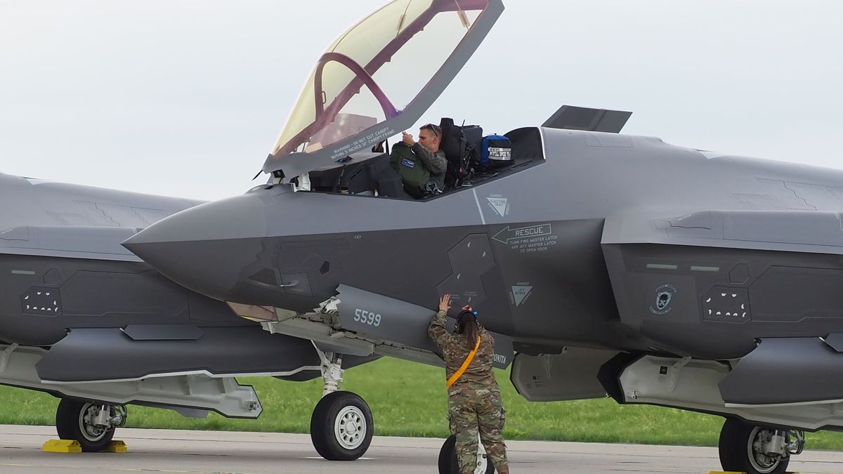 Armáda už shání piloty pro F-35